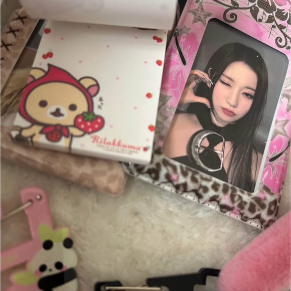 Sanrio+kpop set - Picture 4 of 8